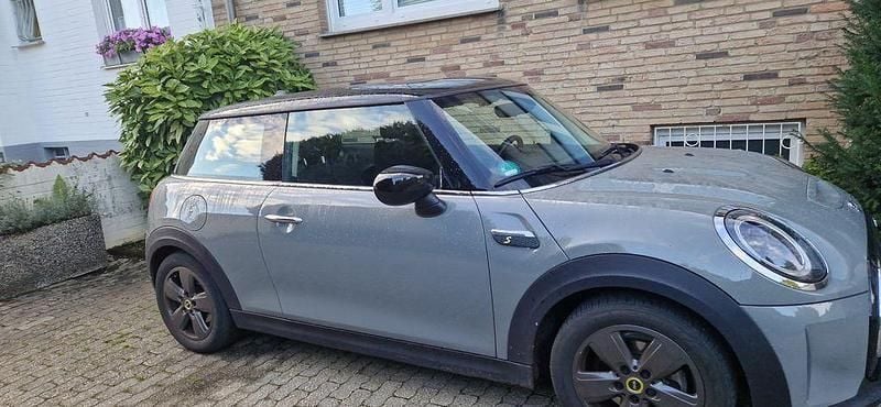 Grau Gebraucht 2022 Mini Cooper SE Resolute Edition Kleinwagen | 15.200 € (Guter Preis) - Bild 1/4