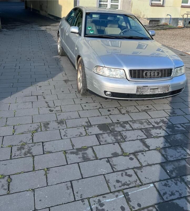 Grau Gebraucht 1999 Audi A4 Limousine | 800 € - Bild 1/4