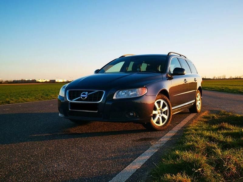 Gebraucht Volvo V70 136 PS (100 kW) 2013 Blau Kombi