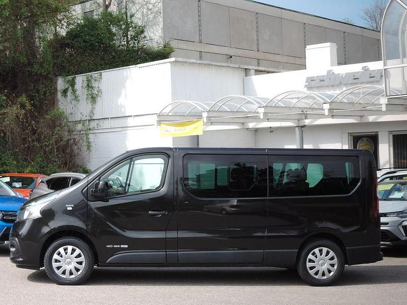 Second-hand Renault Trafic 125 CP (91 kW) 2017 Negru Monovolum