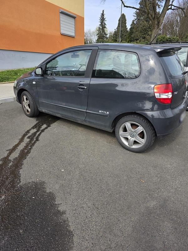 Gebraucht VW Fox 68 PS (50 kW) 2011 Grau Kleinwagen