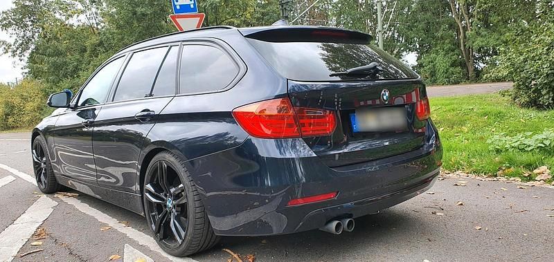 Gebraucht BMW 330 286 PS (210 kW) 2012 Blau Kombi