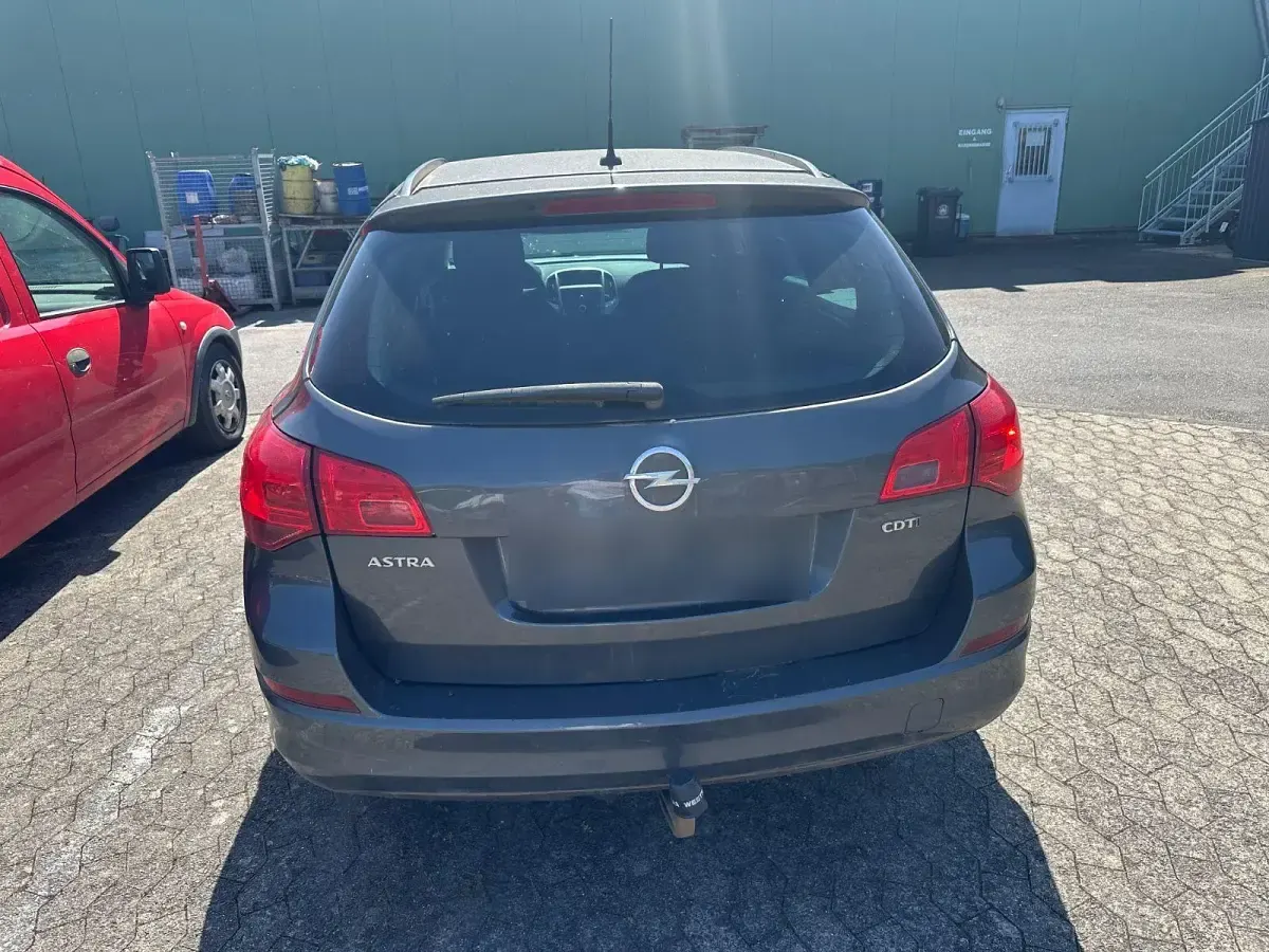 Gebraucht Opel Astra Design Edition 110 PS (80 kW) 2011 Grau Kombi