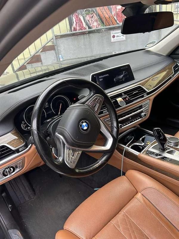 Gebraucht BMW 730L 265 PS (194 kW) 2017 Limousine