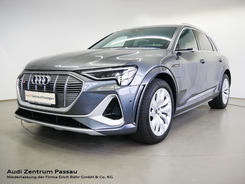 Grau Gebraucht 2020 Audi e-tron SUV | 48.750 € - Bild 1/4