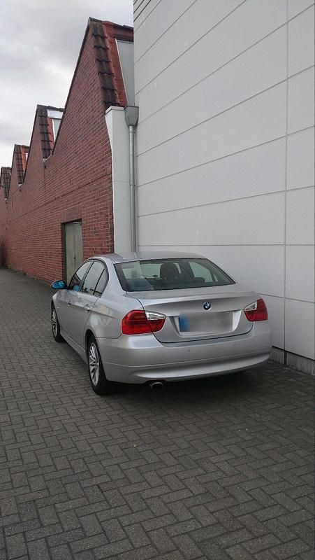 Gebraucht BMW 318 129 PS (94 kW) 2007 Silber Limousine