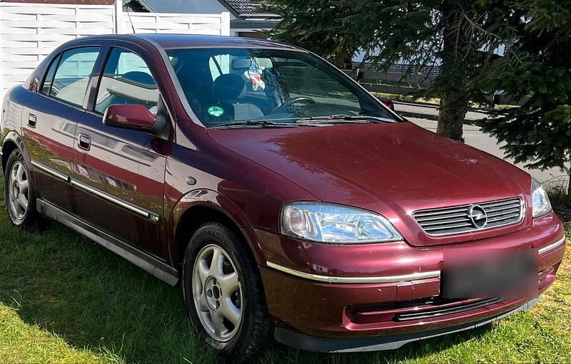 Second-hand Opel Astra 84 CP (61 kW) 2004 Roșu Berlinǎ