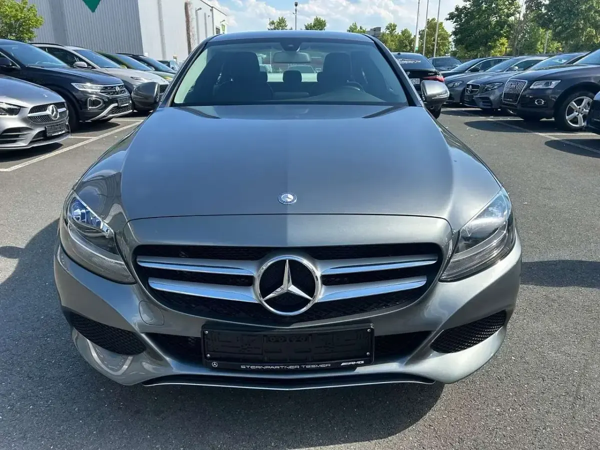 Gebraucht Mercedes C200 Avantgarde 184 PS (135 kW) 2018 Selenitgrau Limousine