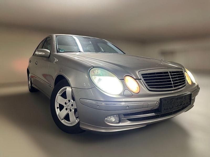 Silber Gebraucht 2004 Mercedes E200 Limousine | 2.690 € (Guter Preis) - Bild 1/4