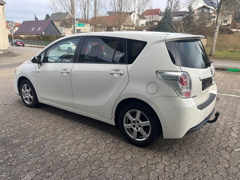 Gebraucht Toyota Verso Life 147 PS (108 kW) 2013 Weiß Van / Kleinbus