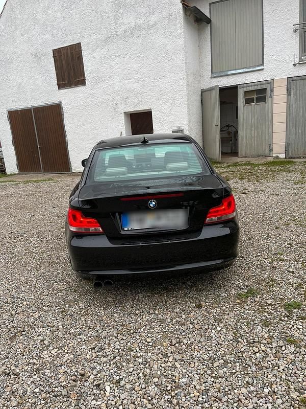 Gebraucht BMW 120 Coupé 186 PS (136 kW) 2011 Schwarz Coupé