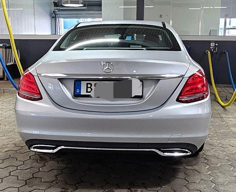 Silber Gebraucht 2018 Mercedes C180 Limousine | 17.000 € (Superpreis) - Bild 1/4