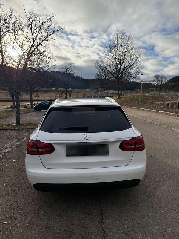 Gebraucht Mercedes C220 194 PS (142 kW) 2019 Weiß Kombi