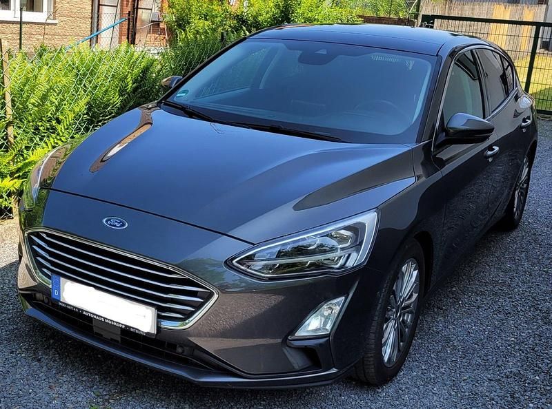 Gebraucht Ford Focus 120 PS (88 kW) 2019 Grau Limousine