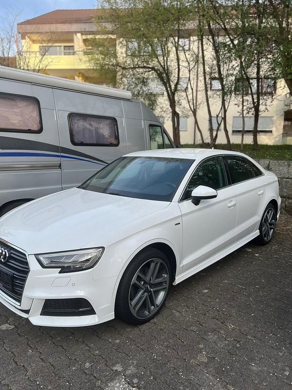 Weiß Gebraucht 2018 Audi A3 Design Limousine | 17.950 € (Etwas zu teuer) - Bild 1/4