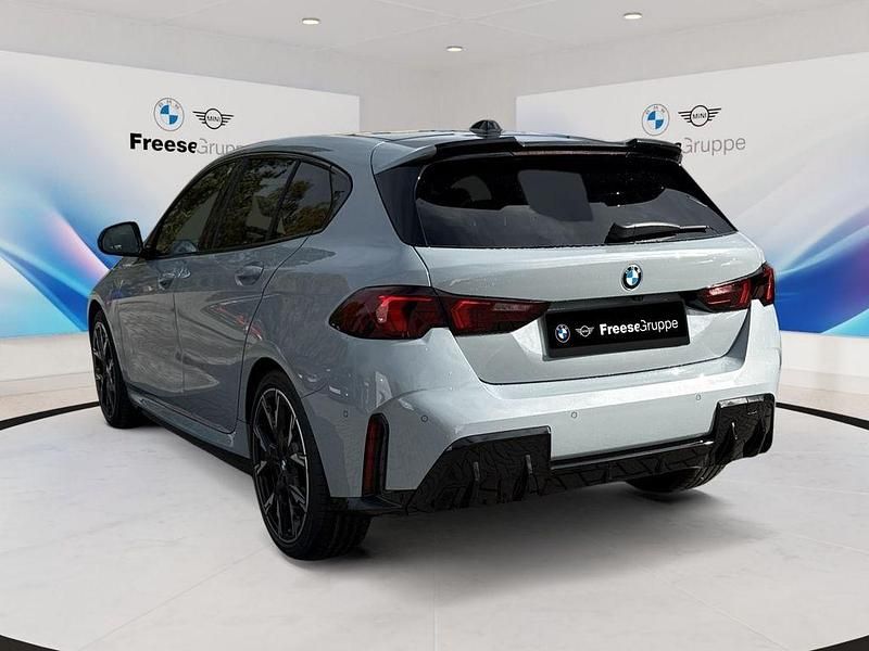 Neu BMW 120 Performance 170 PS (125 kW) 2025 Grau Kleinwagen