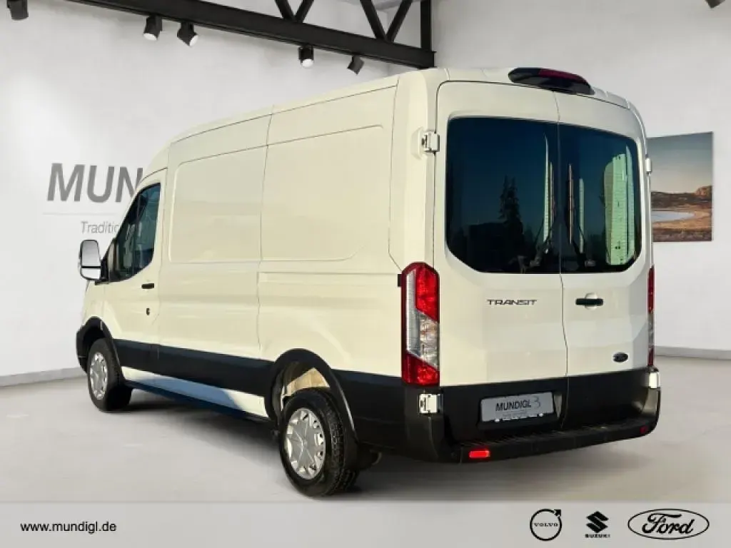 Gebraucht Ford Transit Trend 131 PS (96 kW) 2022 Frostweiß Van