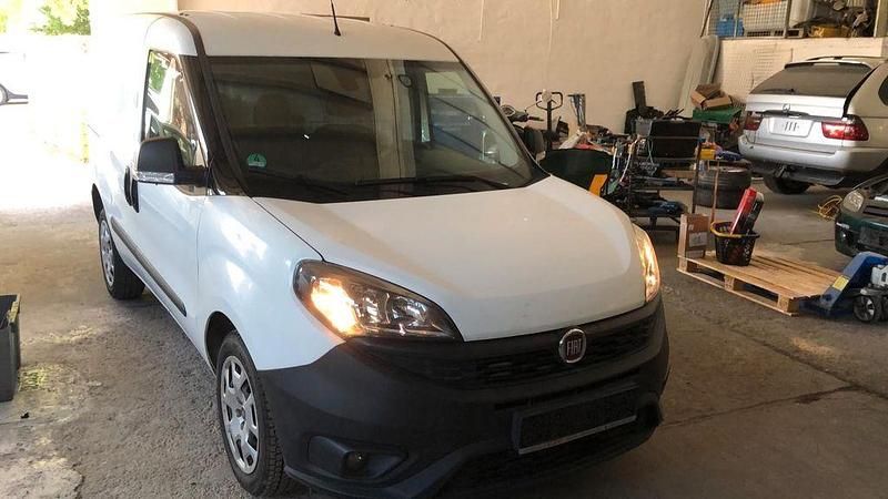 Weiß Gebraucht 2020 Fiat Doblò Van / Kleinbus | 8.299 € (Superpreis) - Bild 1/4