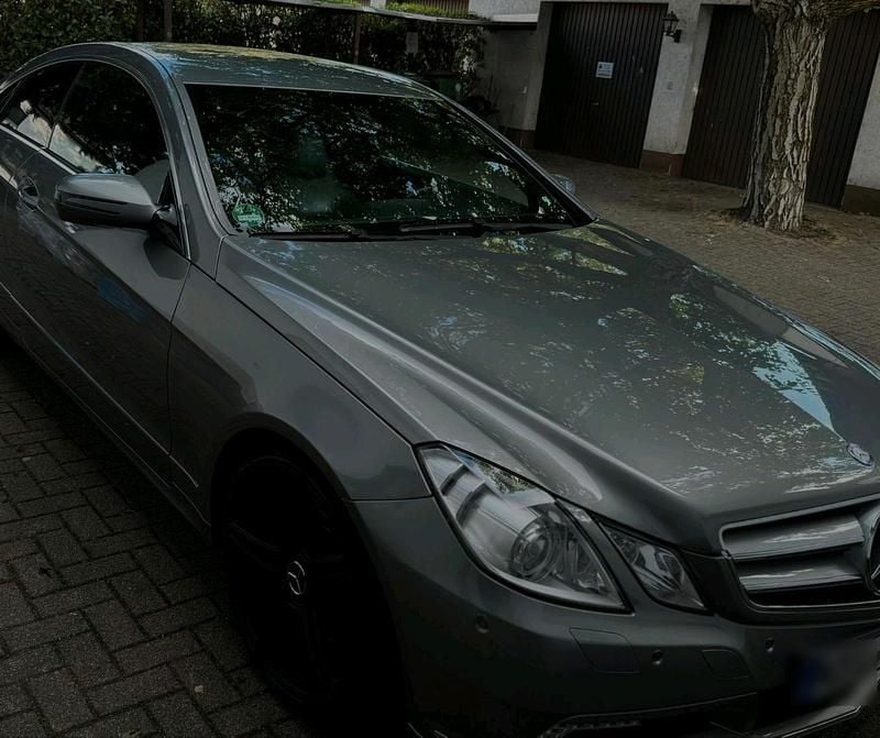 Gebraucht Mercedes E350 2009 Grau Coupé
