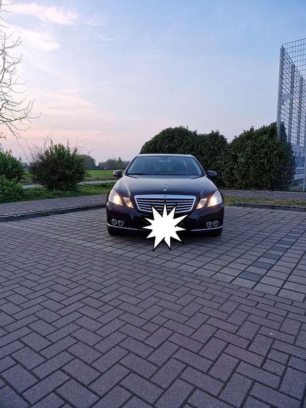 Schwarz Gebraucht 2009 Mercedes E250 Elegance Limousine | 7.300 € (Guter Preis) - Bild 1/4