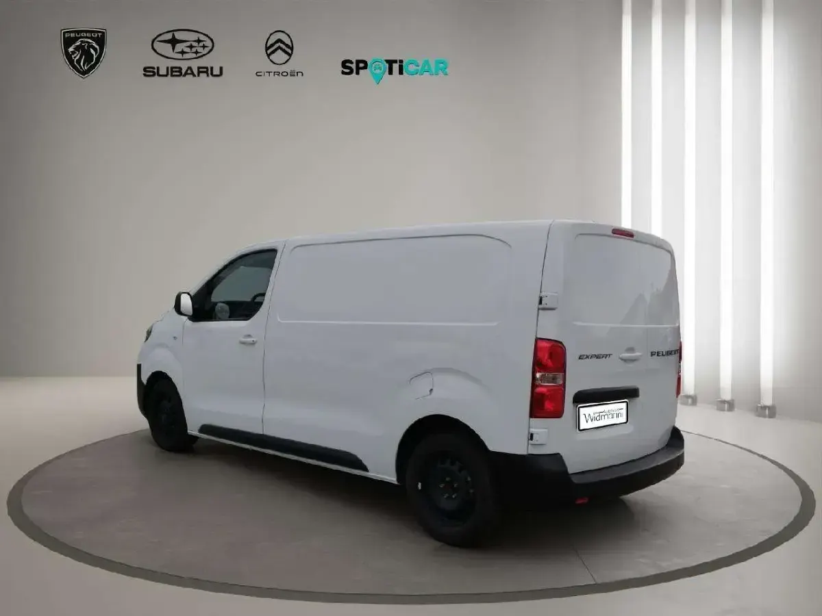 Gebraucht Peugeot Expert 179 PS (131 kW) 2025 Lackierung weiss icy/typ ausse Van