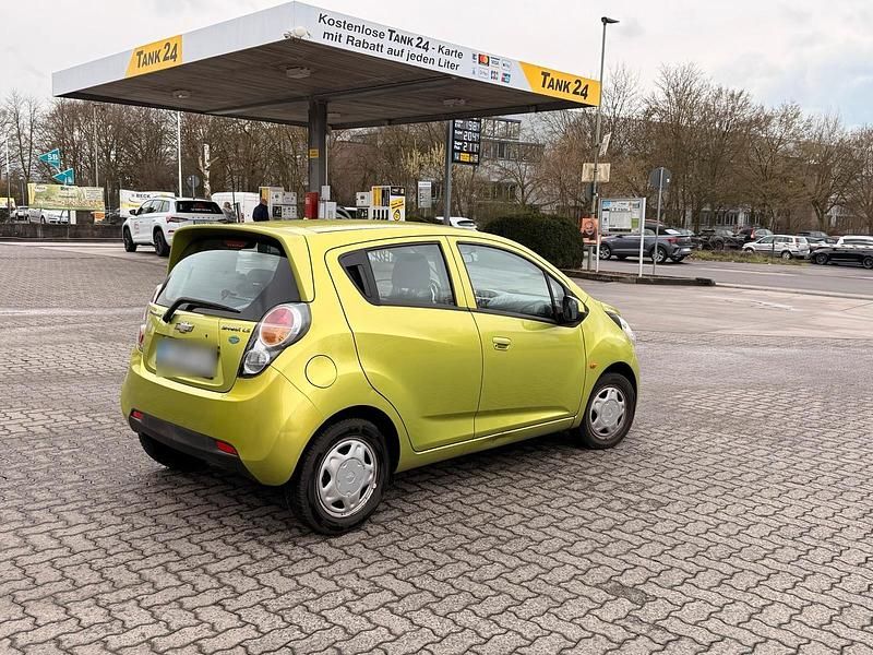 Second-hand Chevrolet Spark LS 2010 Verde Hatchback