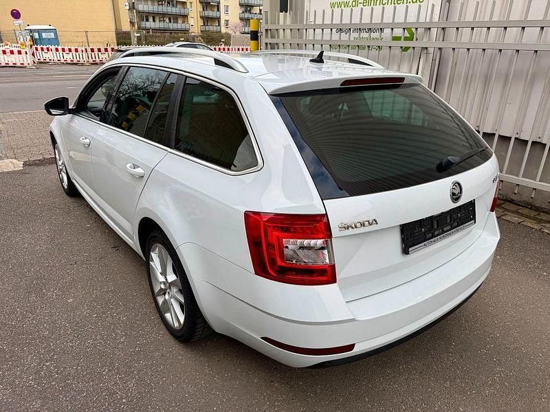Gebraucht Skoda Octavia Ambition 150 PS (110 kW) 2017 Moonweiss metallic Kombi
