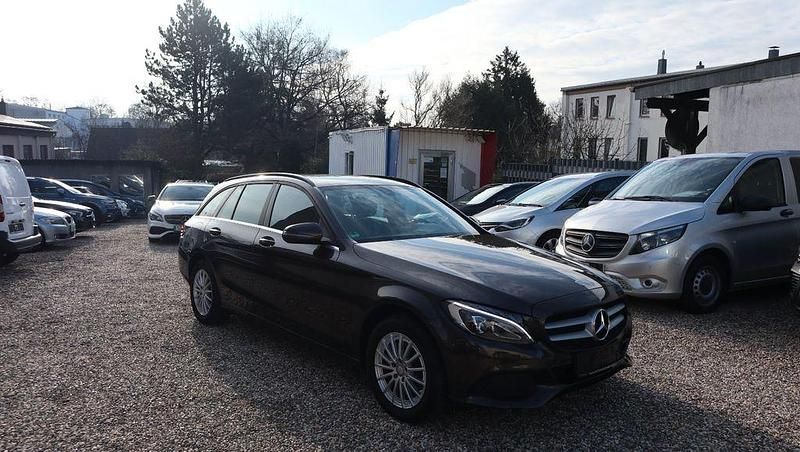 Gebraucht Mercedes C200 136 PS (100 kW) 2015 Braun Limousine