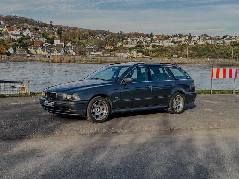 Grau Gebraucht 2003 BMW 525 Kombi | 3.950 € (Guter Preis) - Bild 1/4