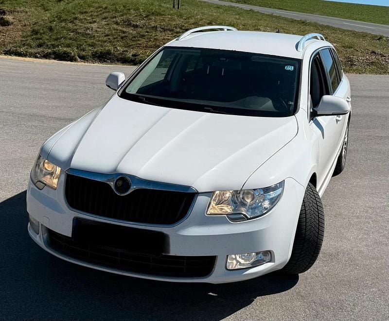 Gebraucht Skoda Superb 2011 Weiß Kombi