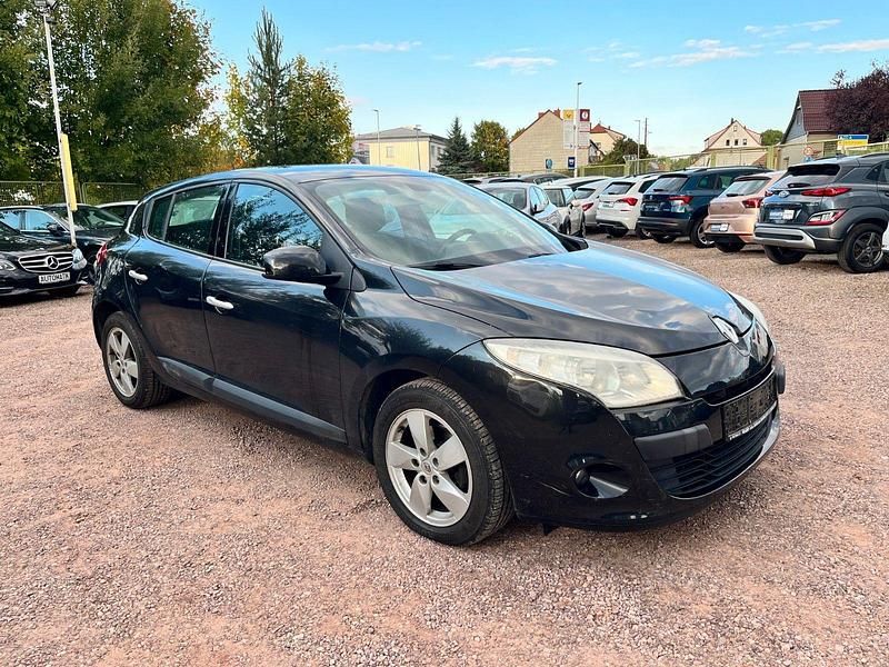 Schwarz Gebraucht 2010 Renault Mégane III Dynamique Limousine | 2.900 € (Superpreis) - Bild 1/4
