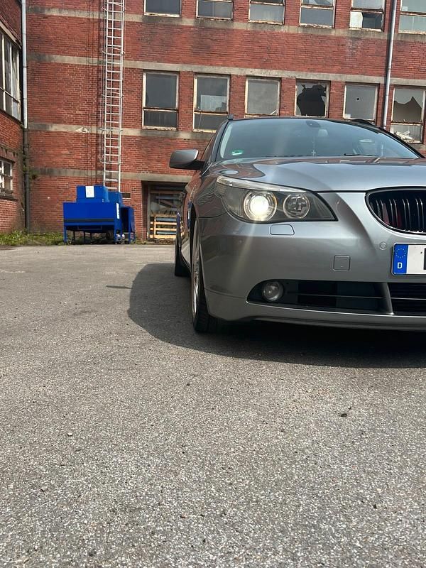 Gebraucht BMW 525 215 PS (158 kW) 2005 Grau Kombi