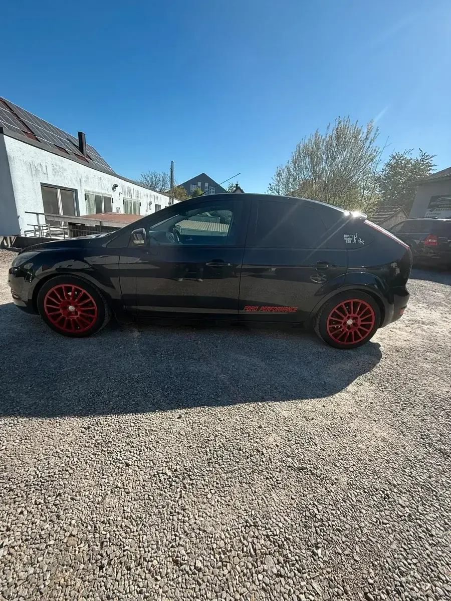 Gebraucht Ford Focus 101 PS (74 kW) 2008 Schwarz Limousine