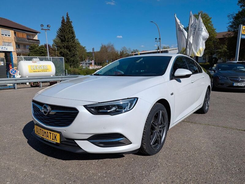 Weiß Gebraucht 2019 Opel Insignia Innovation Limousine | 21.990 € - Bild 1/4