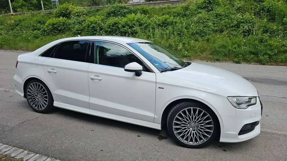 Gebraucht Audi A3 Ambiente 125 PS (91 kW) 2016 Weiß Limousine