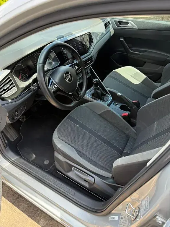 Gebraucht VW Polo Highline 95 PS (69 kW) 2017 Silber Limousine