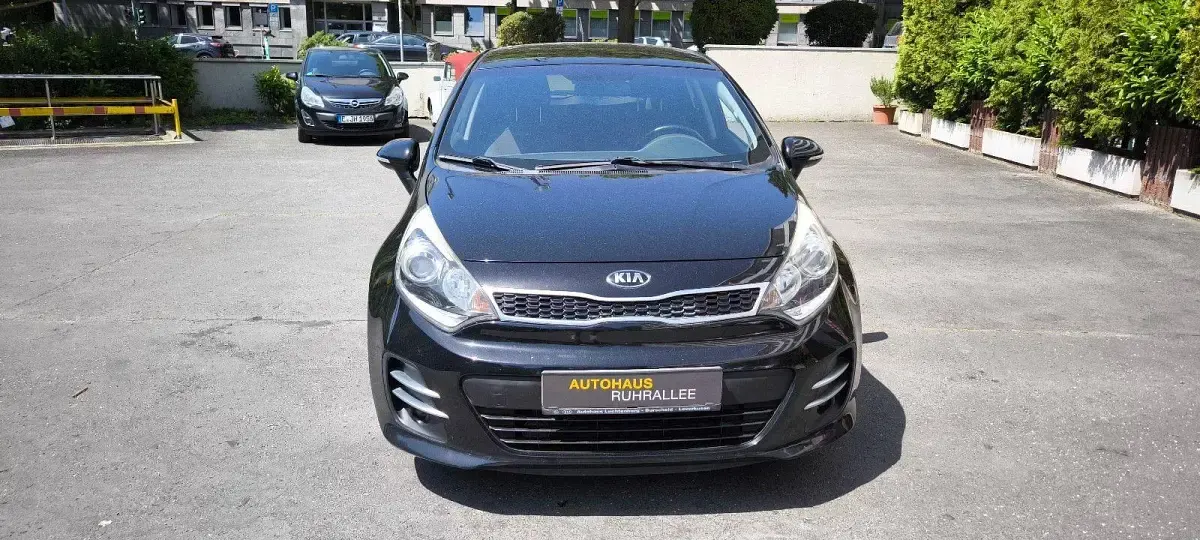 Gebraucht Kia Rio 84 PS (61 kW) 2016 Schwarz Kleinwagen