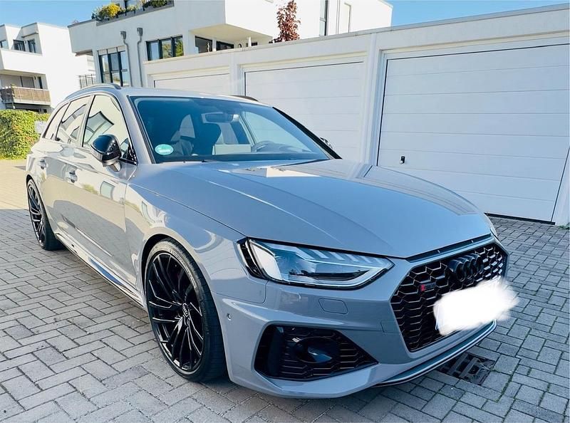 Grau Gebraucht 2024 Audi RS4 Kombi | 79.000 € (Fairer Preis) - Bild 1/4