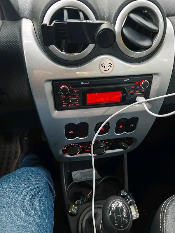 Używany Dacia Sandero 75 KM (55 kW) 2012 Czerwony Hatchback
