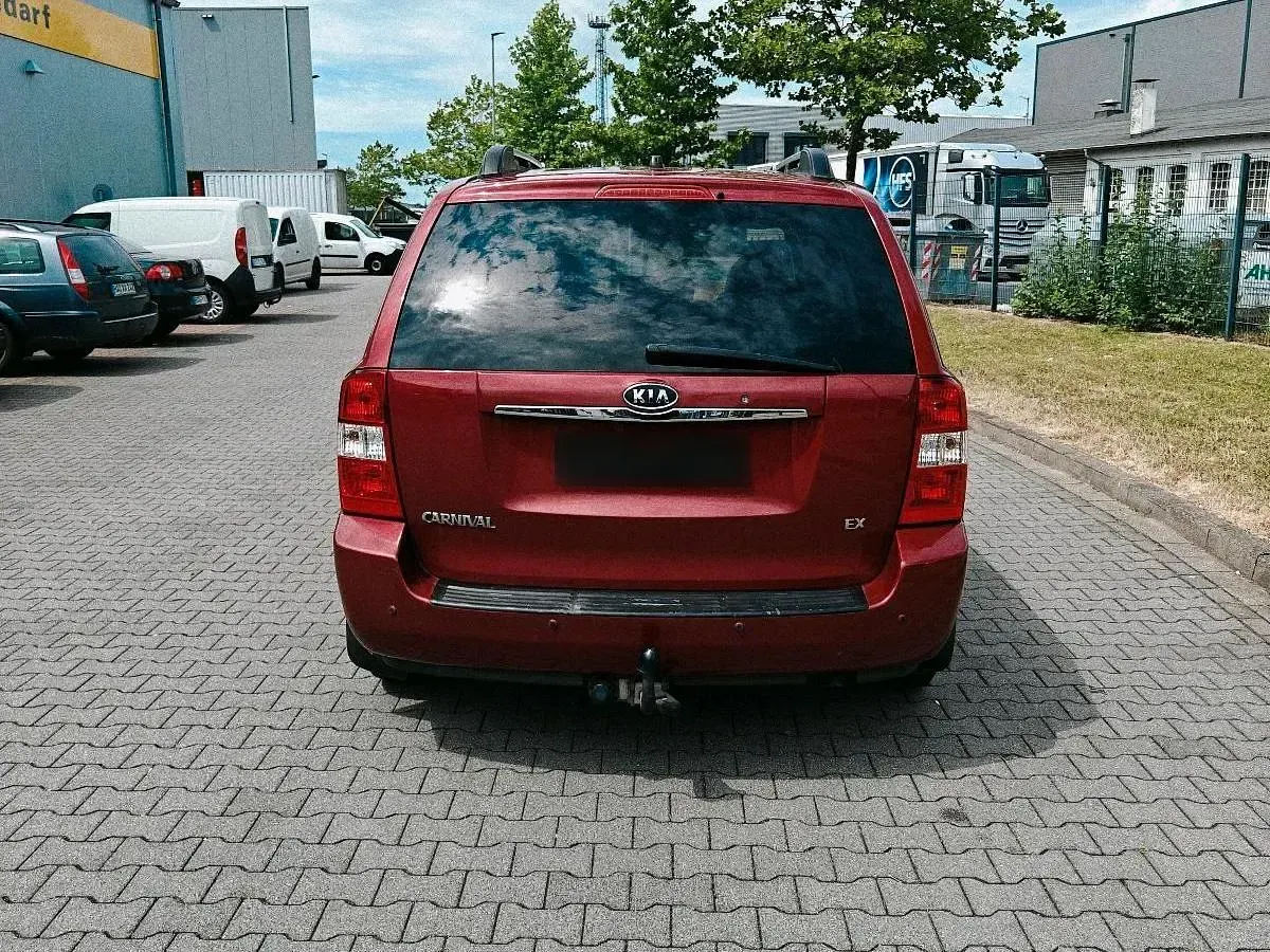 Gebraucht Kia Carnival 185 PS (136 kW) 2007 Rot Van / Kleinbus