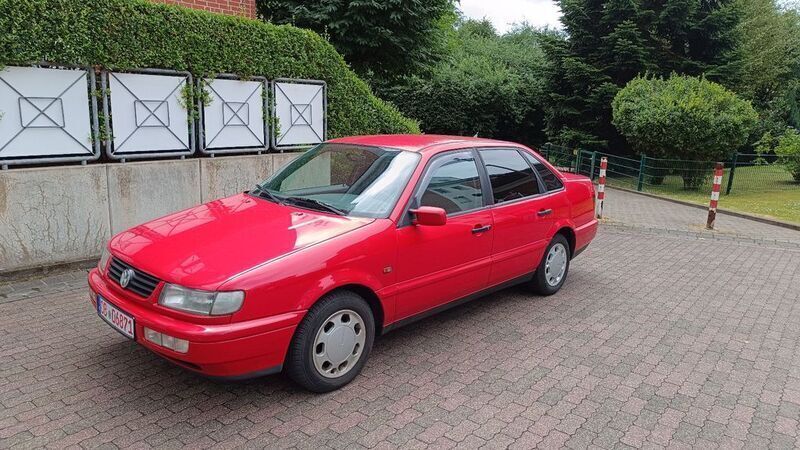 Rot Gebraucht 1995 VW Passat Limousine | 1.999 € - Bild 1/4