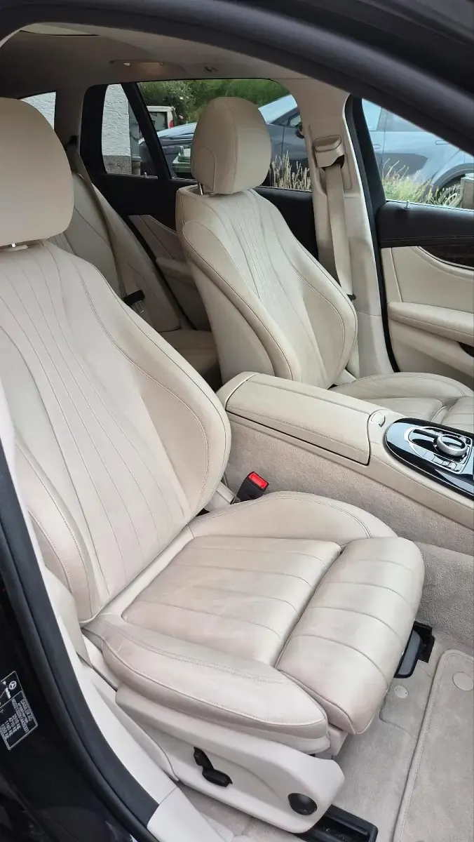 Gebraucht Mercedes E220 AMG 194 PS (142 kW) 2018 Schwarz Kombi