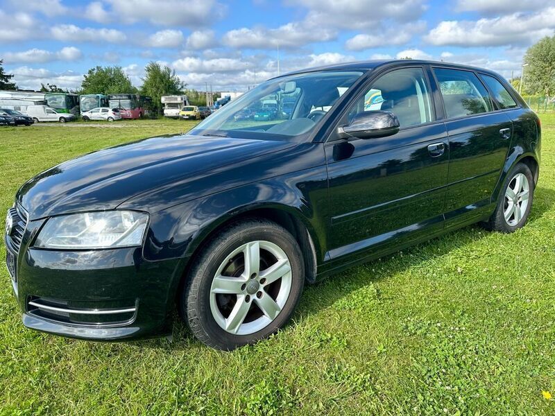 Schwarz Gebraucht 2010 Audi A3 Sportback Attraction Limousine | 2.200 € (Guter Preis) - Bild 1/4