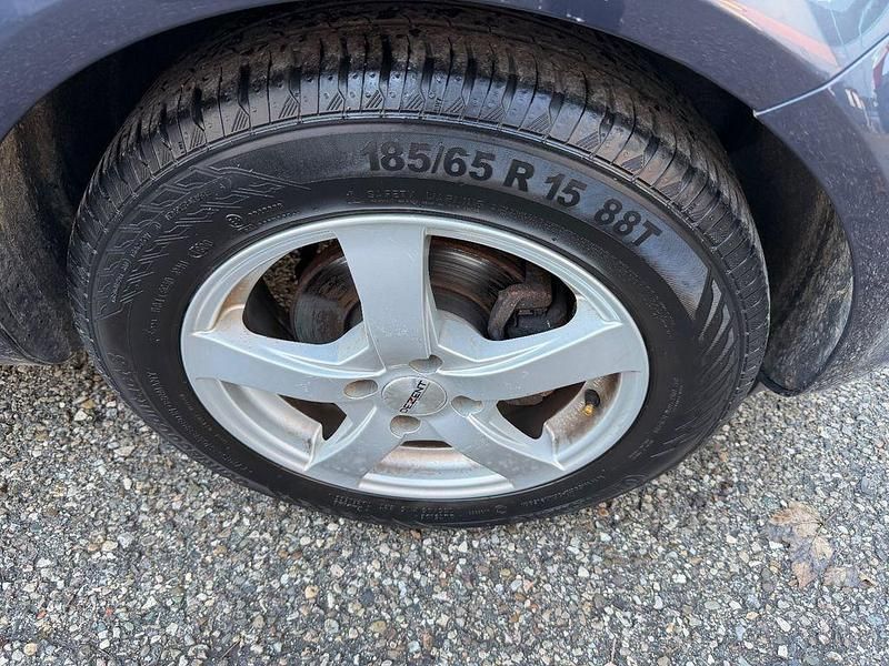 Gebraucht Opel Corsa Edition 60 PS (44 kW) 2009 Grau Kleinwagen