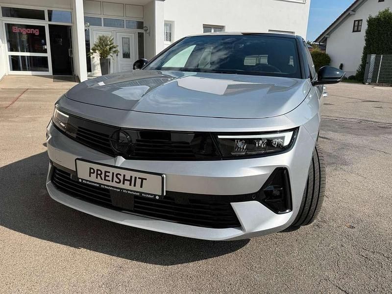 Gebraucht Opel Astra 131 PS (96 kW) 2024 Silbermet. dach schwarz Kombi