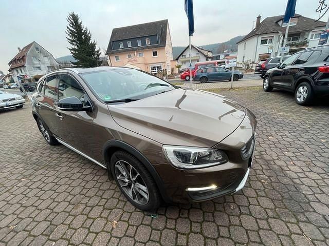 Gebraucht Volvo V60 CC 190 PS (139 kW) 2015 Braun Kombi
