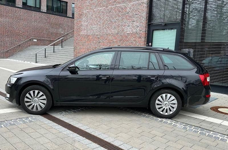 Schwarz Gebraucht 2014 Skoda Octavia G-TEC Ambition Kombi | 6.900 € - Bild 1/4