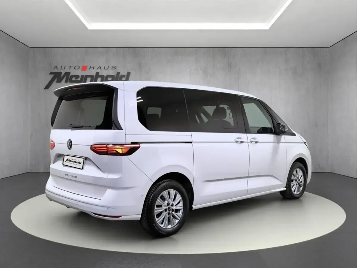 Second-hand VW Multivan Basis 150 CP (110 kW) 2024 Monovolum