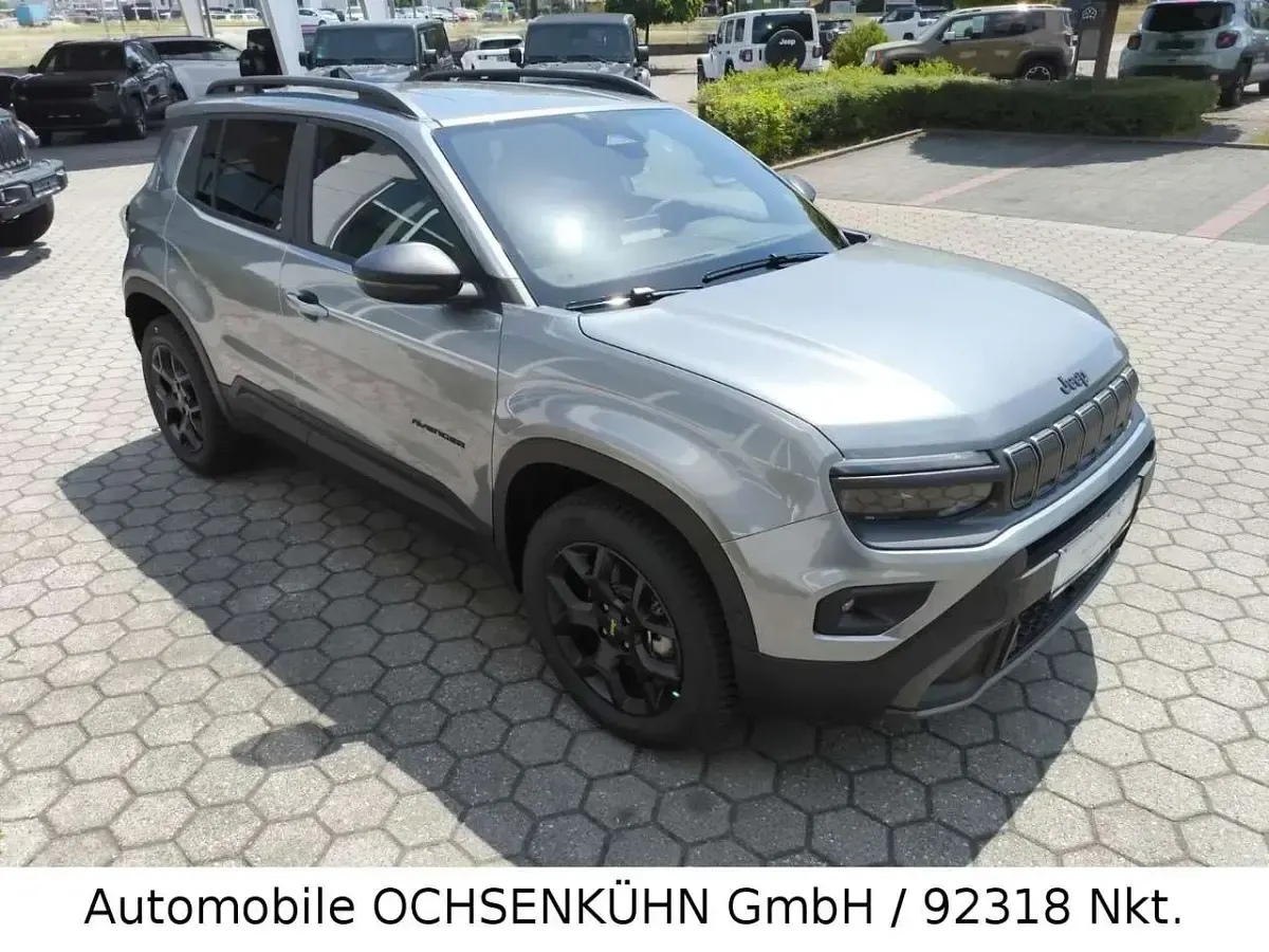 Neu Jeep Avenger Overland 136 PS (100 kW) 2026 Grau SUV