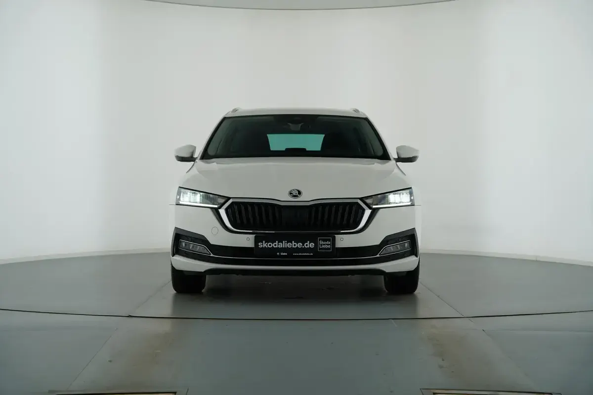 Gebraucht Skoda Octavia Style 116 PS (85 kW) 2024 Candyweiss Kombi